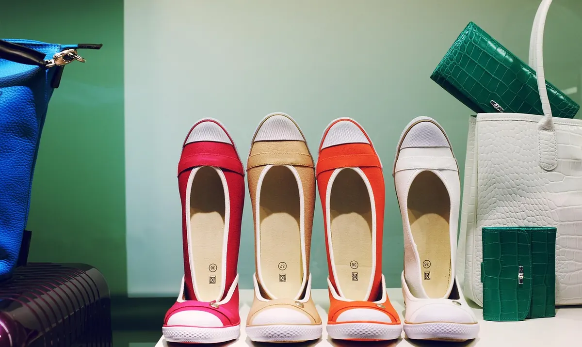 How to Match Bags and Shoes Without Looking Too Matchy